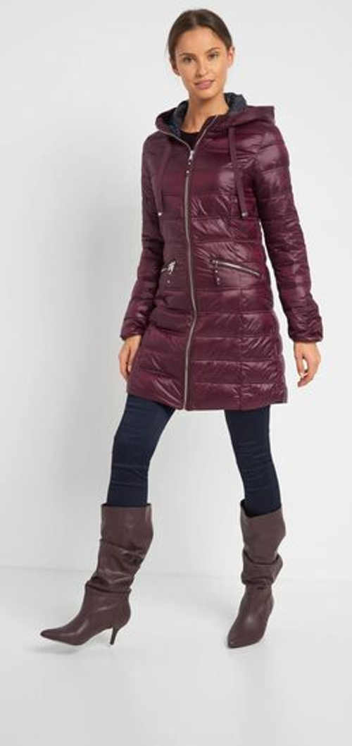 Steppelt női kabát, hosszúságban kapucnival