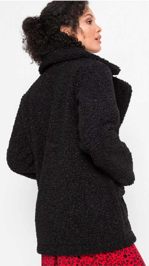 Fekete bolyhos női kabát egyszínű kapucnival