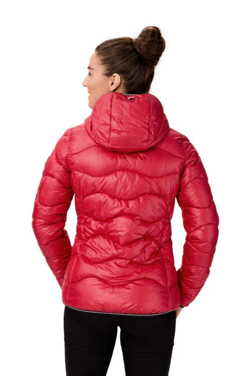 Modern steppelt női kabát kapucnival