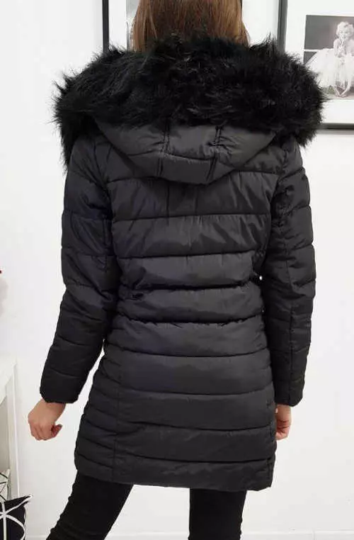 Hosszú fekete steppelt női téli kabát nagy kapucnival