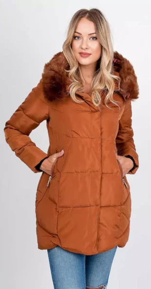 Világosbarna női téli kabát szőrös bundával