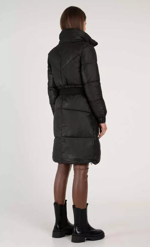 Fekete női kabát övvel