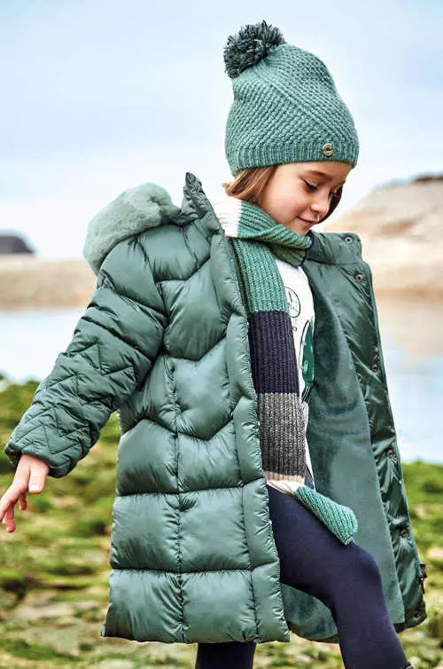 Luxus gyermek szigetelt kabát kapucnival steppelt kivitelben
