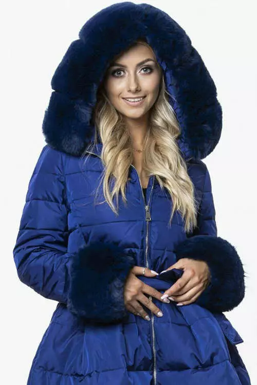 Kék steppelt kabát kapucnival