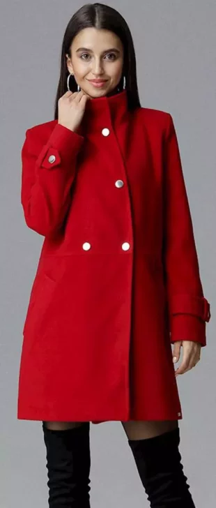 Piros női kabát magas csizmával