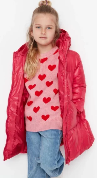 Kiterjesztett piros baba steppelt téli kabát lányoknak